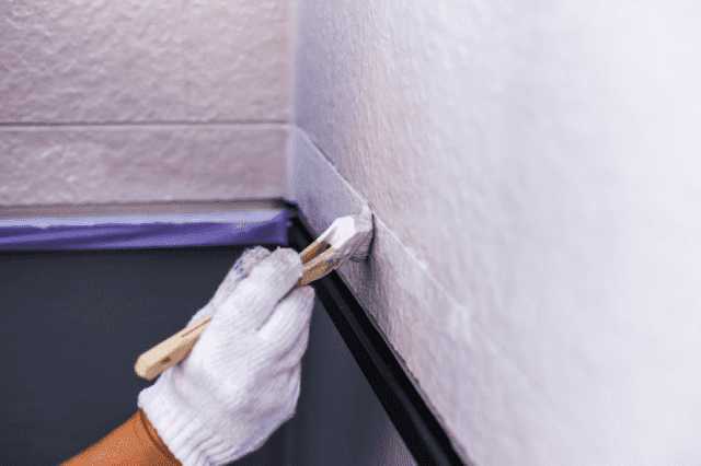 目地に下地を塗る