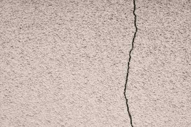 外壁塗装と一緒にコーキングしたが、先にコーキングがダメになった