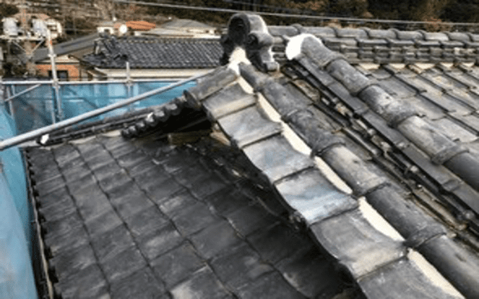 台風による瓦屋根の被害で雨漏り
