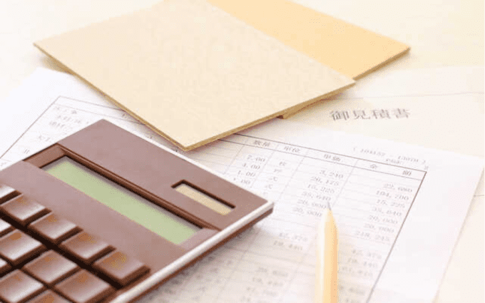 電卓と書類