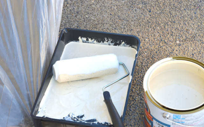 ローラーと塗料