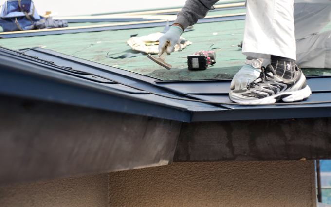 屋根修理工事の様子