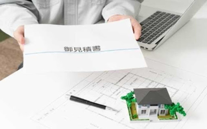 見積書を提示する業者の手