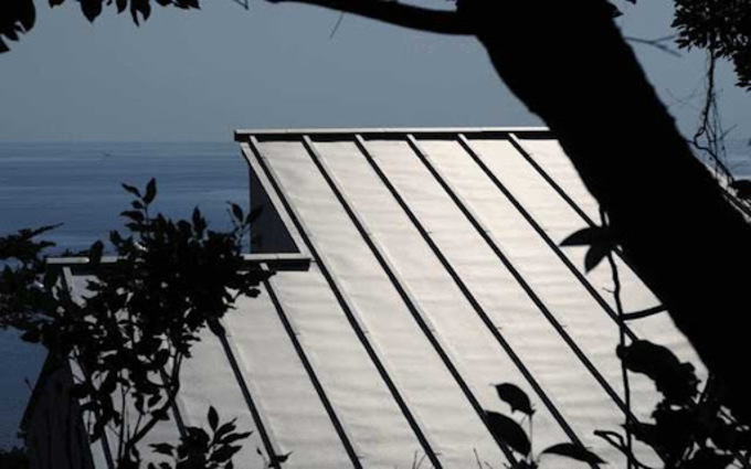 陽に当たる屋根